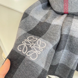 Loewe Winter scarf
NO:WS301 Material: