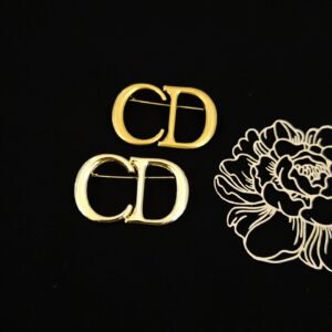 Dior Brooch NO:YWFKLM-330 Material:Zinc Alloy