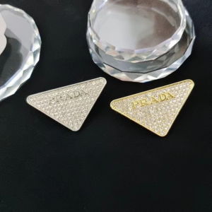 Prada Brooch NO:YWFKLM-159 Material:Zinc Alloy