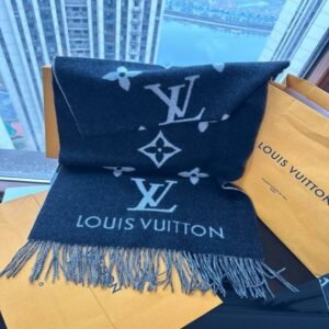 Louis vuitton Winter scarf
NO:NO:WS286 Material: