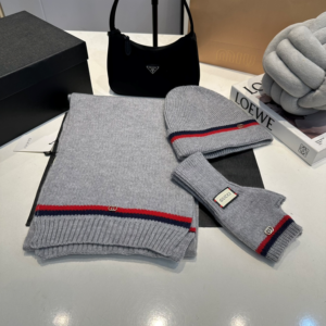 Gucci Winter scarf
NO:WS341 Material: