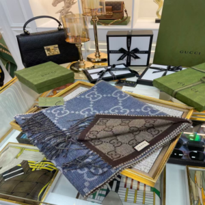 Gucci Winter scarf
NO:WS347 Material: