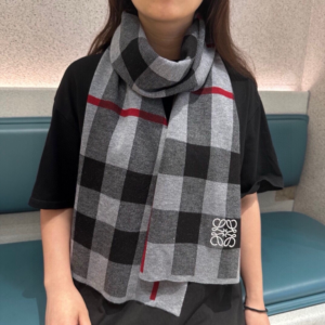 Loewe Winter scarf
NO:WS300 Material: