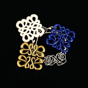 Loewe Brooch NO:YWFKLM-073 Material:Zinc Alloy