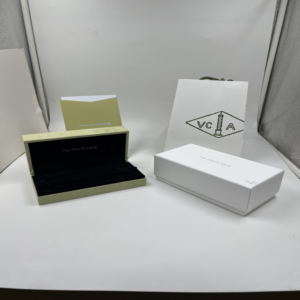 Van cleef & arpels Bracelet box NO:VCA-5 Material:velvet