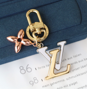 Louis vuitton Louis vuitton Key Chain - V7