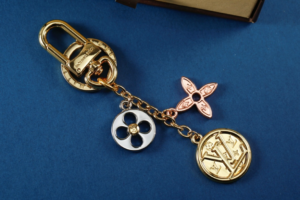 Louis vuitton Key chain M210