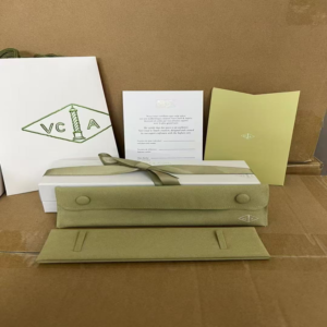 Van cleef & arpels Bracelet box NO:VCA-1 Material:velvet