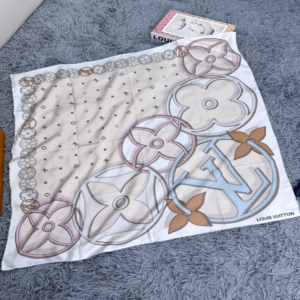 Louis vuitton Square scarf NO:SF1015-2 Material:real silk