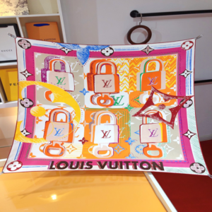 Louis vuitton Square scarf NO:SF1081 Material:real silk