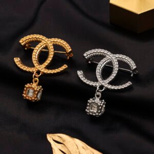 Chanel Brooch NO:B2304 Material:copper