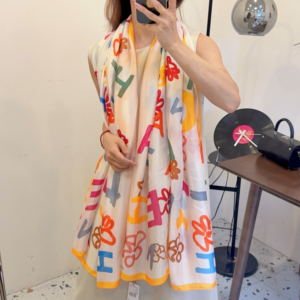Chanel Square scarf NO:SF2017 Material:Satin