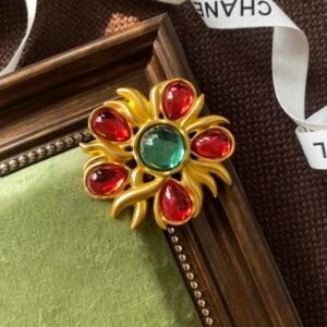 Chanel Brooch NO:C477-XZ Material:copper