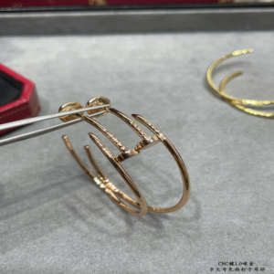 Cartier Earring NO:KN128794-3 Material:V Gold