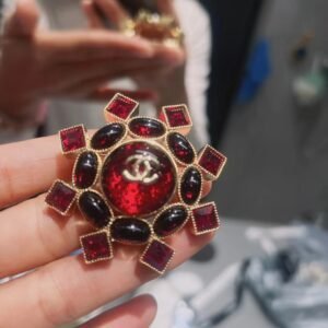 Chanel Brooch NO:C379-XZ Material:copper