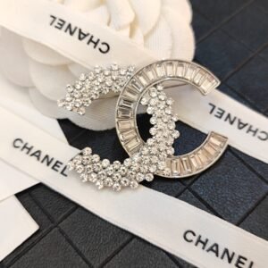 Chanel Brooch NO:C121 silver Material:copper