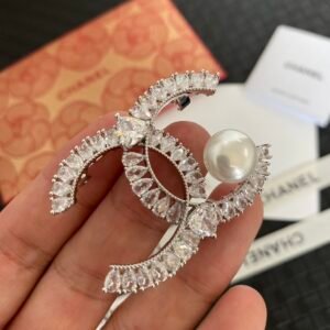 Chanel Brooch NO:D030 white Material:copper