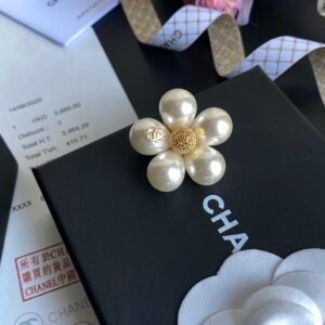 Chanel Brooch NO:C224-XZ Material:copper