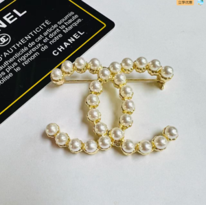 Chanel Brooch NO:YWFK-010 Material:Zinc Alloy