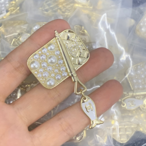 Chanel Brooch NO:Y197912 Material:copper+18k gold