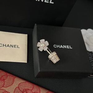 Chanel Brooch NO:C336-XZ Material:copper