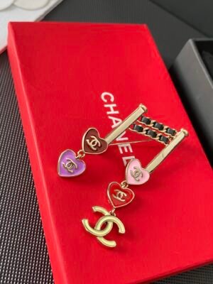 Chanel Brooch NO:C002-XZ Material:copper