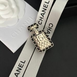 Chanel Brooch NO:C342-XZ Material:copper
