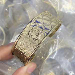 Chanel Bracelet NO:Y199710 Material:copper GOLD COLOR