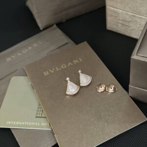 Burberry Earring NO:JYA1021 Material:copper
